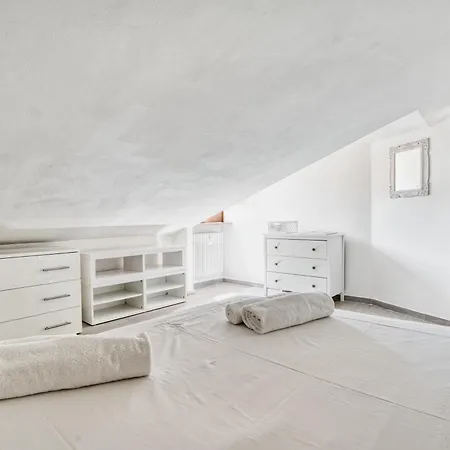Apartman Mansarda White Dream