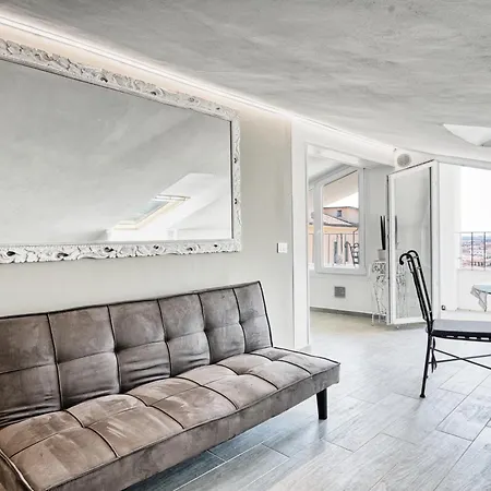 Apartman Mansarda White Dream *